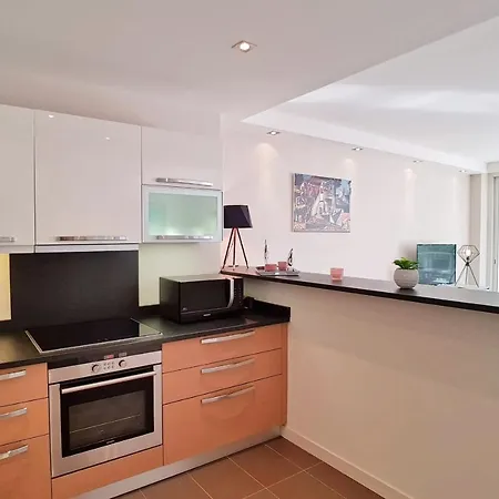 4-room With Terrace & Sea View 5-minute Walk To The *