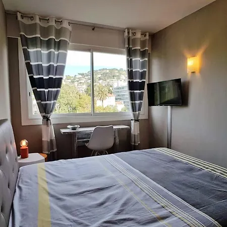 4-room With Terrace & Sea View 5-minute Walk To The * Cannes