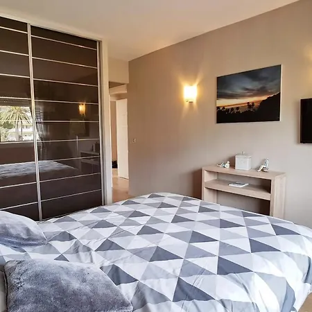 4-room With Terrace & Sea View 5-minute Walk To The Lägenhet *